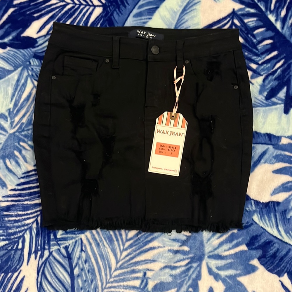 NEW BALCK DENIM SKIRT!